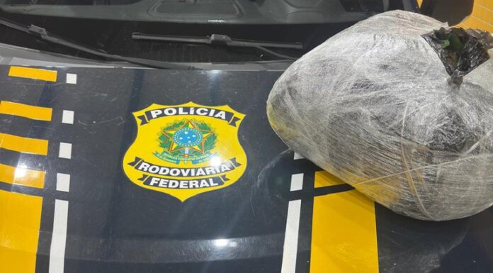 PRF apreende maconha embaixo de estepe de carro em Petrolina