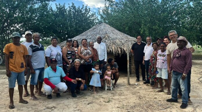 Prefeitura de Sento Sé apresenta edital da CAR na comunidade indígena Atikum