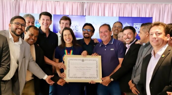 Câmara de Petrolina entrega honrarias à governadora Raquel Lyra