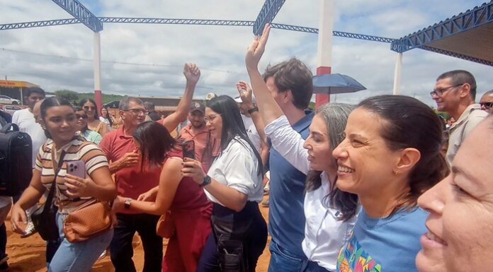 Multidão em Dormentes mostra força e popularidade de Corrinha de Geomarco ao lado de Raquel Lyra