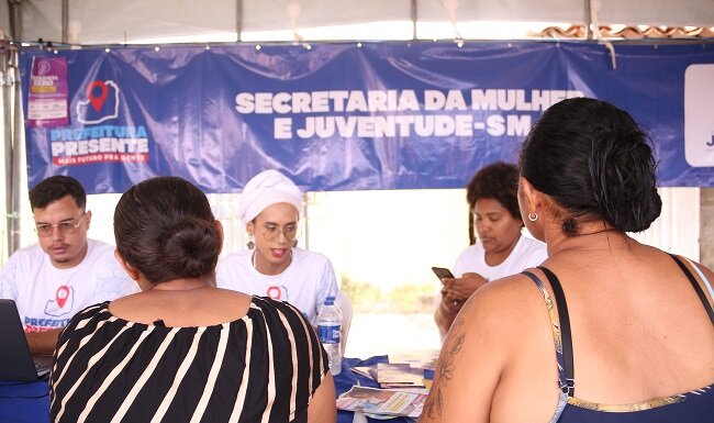 Prefeitura Presente: SMJ leva serviços de cidadania e inclusão para mulheres e jovens em Carnaíba do Sertão