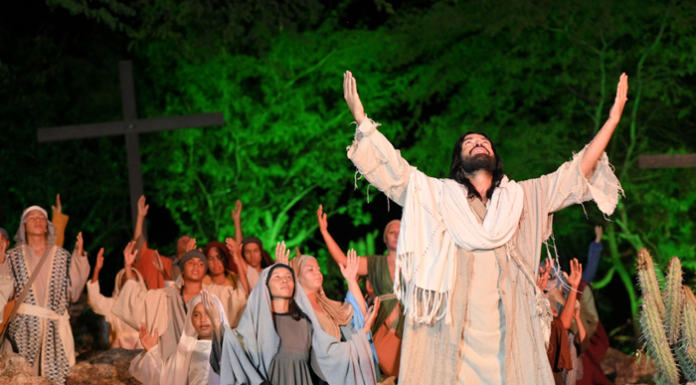 Prefeito Andrei prestigia espetáculo sacro “Jesus de Nazaré” em Itamotinga e reforça apoio às tradições culturais juazeirenses