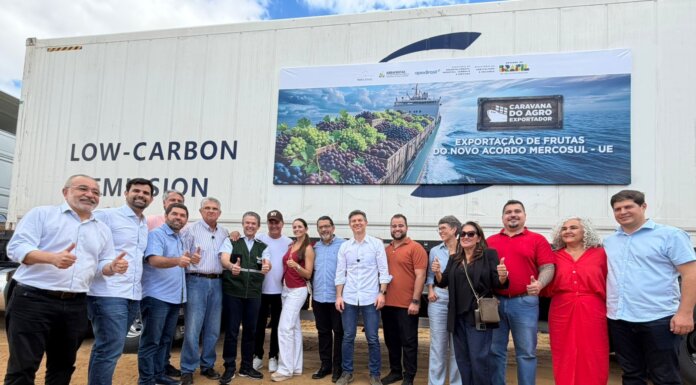 Prefeita de Lagoa Grande acompanha momento histórico para o agro do Vale do São Francisco com embarque do primeiro contêiner de uvas para a Europa com tarifa zero