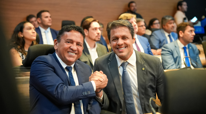 Jornalista Carlos Britto é homenageado no Recife com o Prêmio Graça Araújo de Comunicação