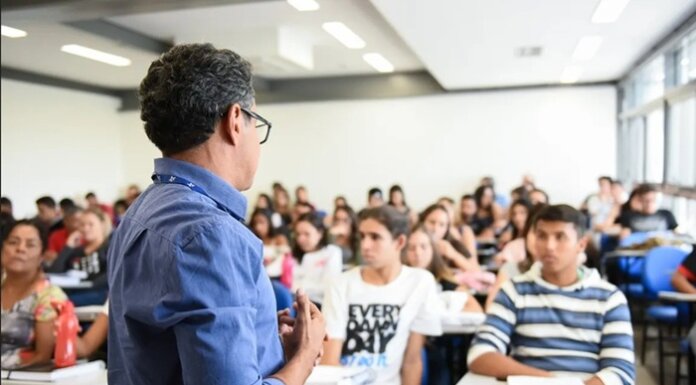 Lula assina MP e zera “taxa das blusinhas”