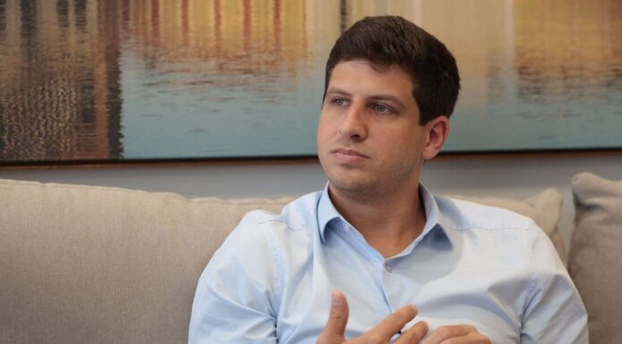 João Campos diz que Lula quer vê-lo governador; Pernambuco pergunta: Quem ouviu?