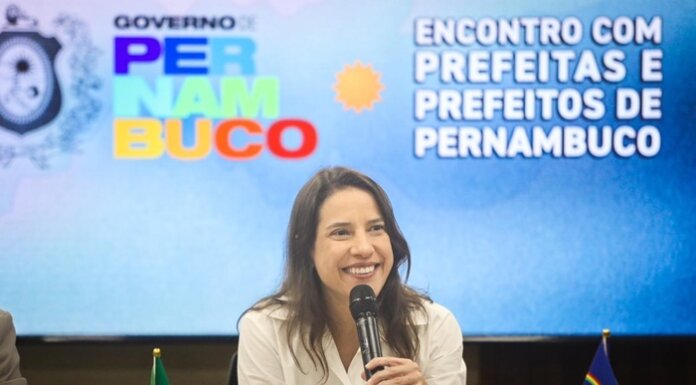Em agenda com prefeitos pernambucanos em Brasília, governadora Raquel Lyra celebra assinatura do contrato de retomada da Transnordestina