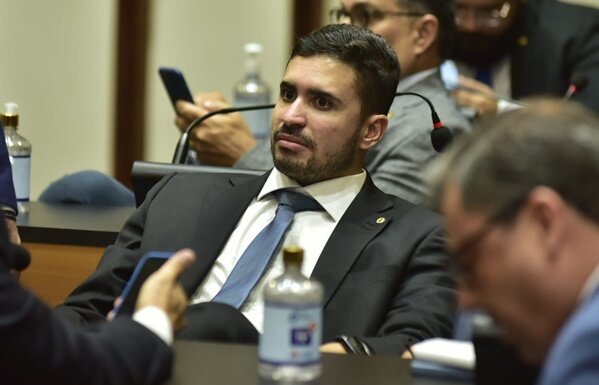 “Pacientes sofrem em corredores lotados”, diz deputado sobre situação do Hospital Regional de Juazeiro