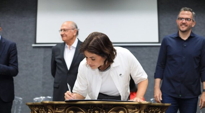 Priscila Krause e Geraldo Alckmin assinam investimentos de R$ 108 milhões no Porto do Recife