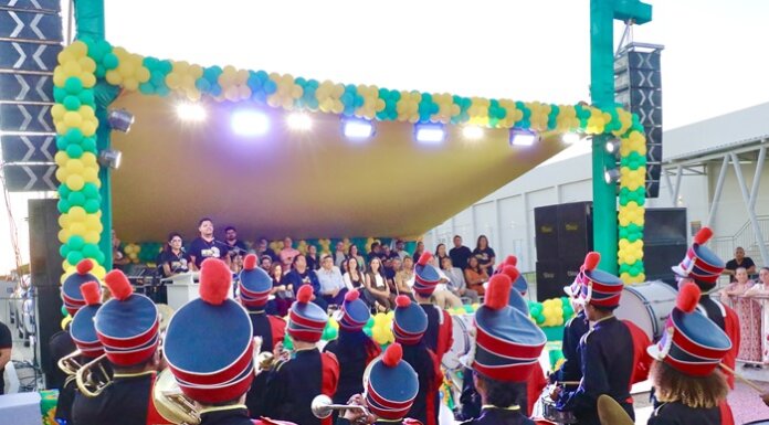 Estudantes e convidados entram em cena no desfile para homenagear, através do conhecimento, os 31 anos de Lagoa Grande