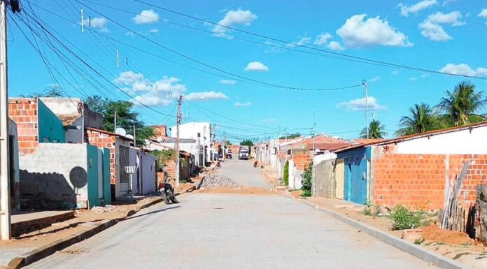 Pavimentação da Rua 04 avança e George Duarte comemora: “Estamos trabalhando pra chegar em outras 70 vias da sede e interior”