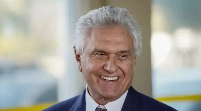 Caiado vê desgaste de Flávio Bolsonaro e se lança como alternativa