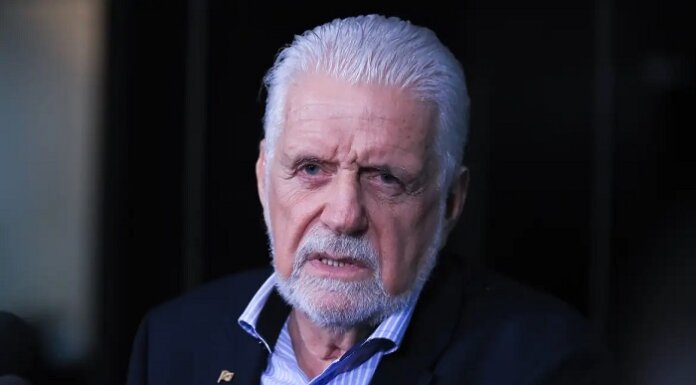 Jaques Wagner anuncia saída da liderança do governo no Senado