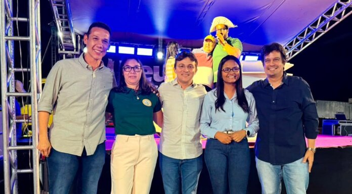 Lucas Ramos prestigia tradicional Noite dos Colonos no Projeto Bebedouro ao lado de Elismar Gonçalves