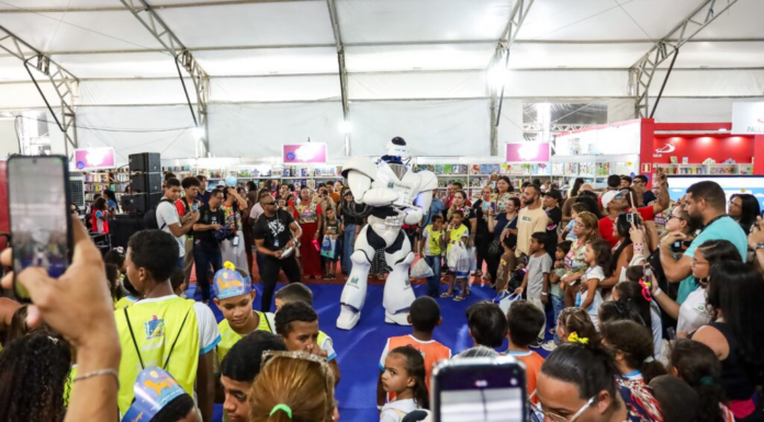 Robozão leva inovação e anima público no Festival Juá Literária