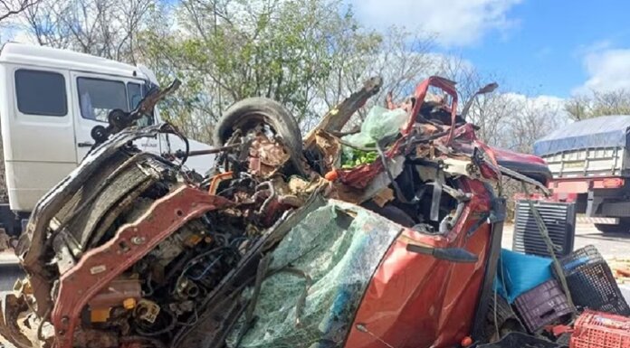 Colisão entre dois veículos deixa dois mortos e quatro feridos na BR-116, em Cabrobó
