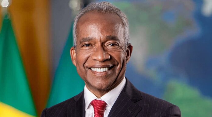 Mário Oliveira Filho entrega Plano Brasil Real II ao PSDB e coloca nome à disposição da legenda para disputa presidencial