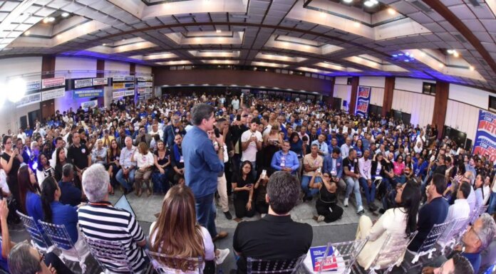 Em evento lotado, ACM Neto diz que vereadores terão canal direto para apresentar demandas na Bahia: “Vão ter vez e voz”