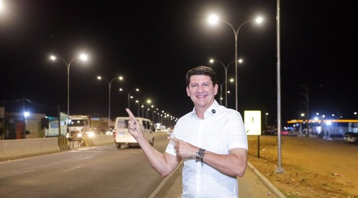 Prefeito Simão entrega mais uma etapa da nova iluminação da BR-407