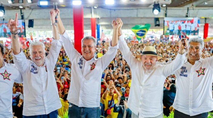 Presente na convenção de Lula, Rui reafirma meta de 5 milhões de votos de frente na Bahia para o presidente
