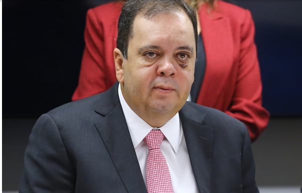 Candidato a reeleição de deputado, Elmar Nascimento se declara preto após ser branco e pardo em eleições passadas