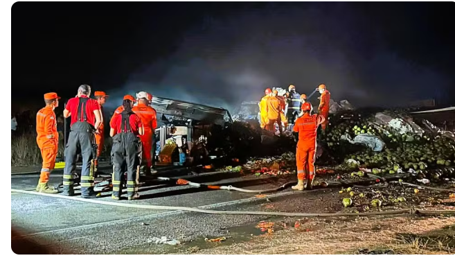 Belem do São Francisco: Motorista morre carbonizado após batida entre dois caminhões na BR-316