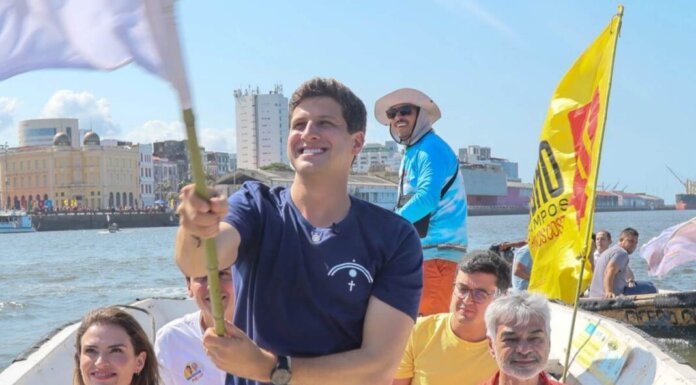 TRE-PE aponta propaganda irregular em barqueata de João Campos
