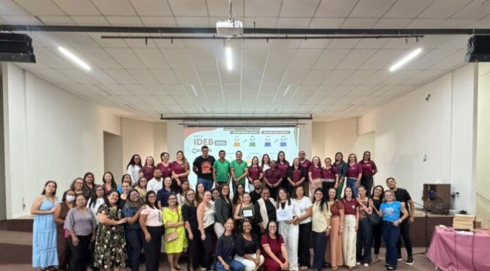 Oficina de formação com equipes gestoras, analisa resultados das avaliações e inicia pactuação de metas de aprendizagem em Lagoa Grande