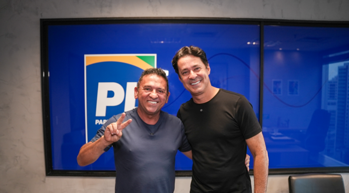 Carlos Britto entra na política e oficializa candidatura a deputado federal pelo PL