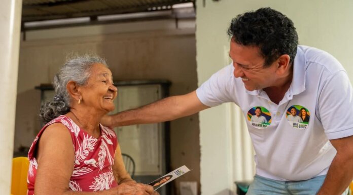 Carlos Britto leva campanha à Rua Dom Vital e Barão do Rio Branco em Petrolina