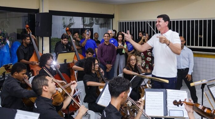 Após 30 anos, prefeito Simão faz grande entrega de 133 instrumentos musicais e renova Philarmônica, BAMIPE e Camerata