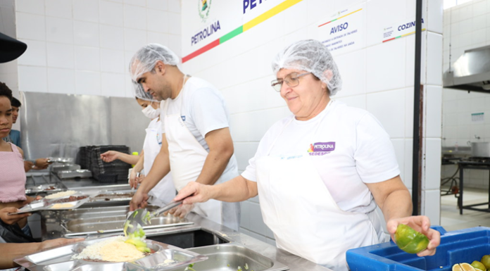 Do fogão ao prato: o trabalho de quem faz as refeições do Restaurante Popular de Petrolina